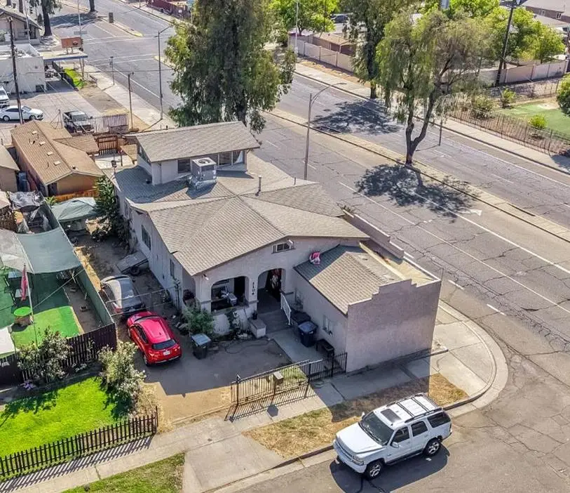 326 N 1st Street, Fresno, CA 93702 - #2