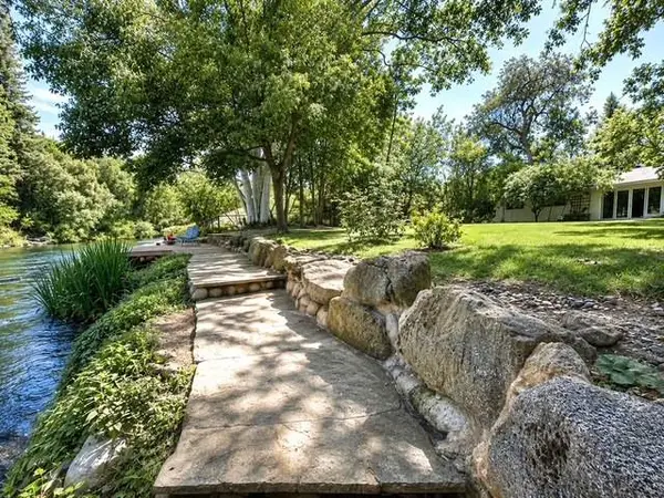 210 Wood Duck Avenue, Sanger, CA 93657