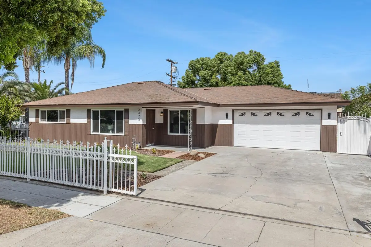 2325 E Hampton Way, Fresno, CA 93726 - #1