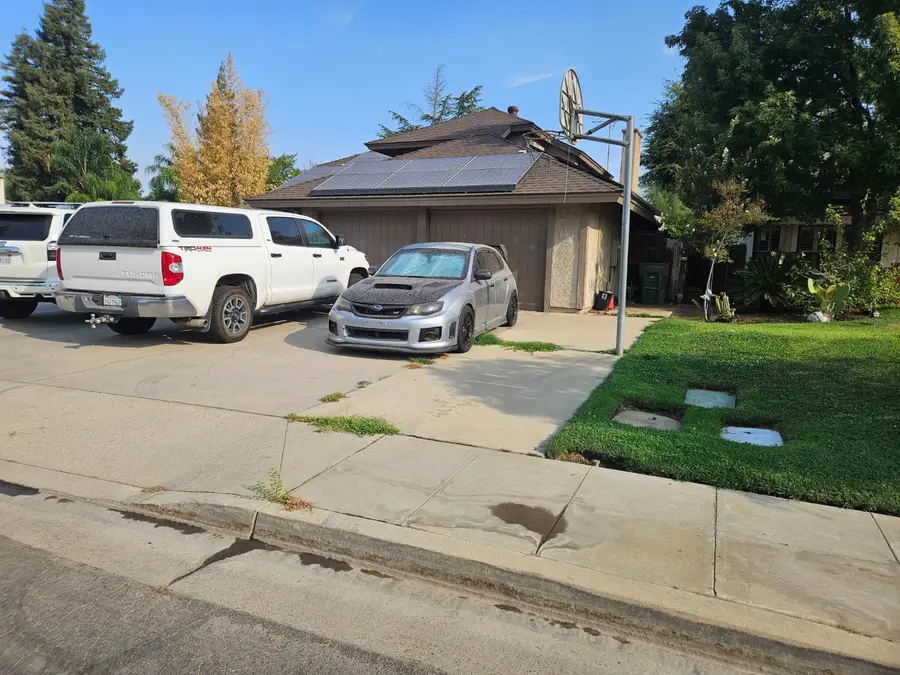 467 W Tenaya Avenue, Clovis, CA 93619 - #2