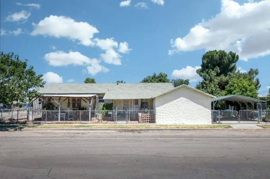 2537 S 11th, Fresno, CA 93725 - #2