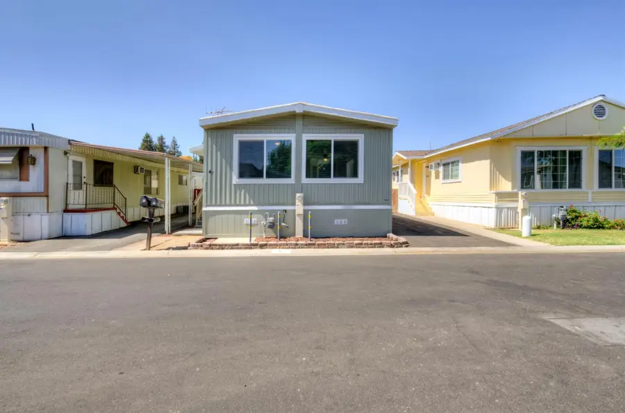 5541 E Tulare Street #47, Fresno, CA 93727 - #3