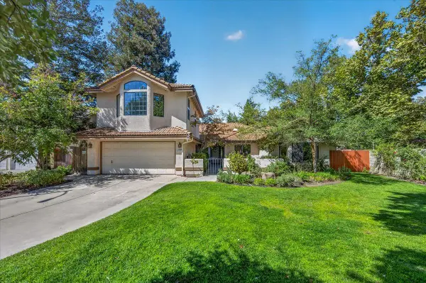 813 E Catalina Circle, Fresno, CA 93730