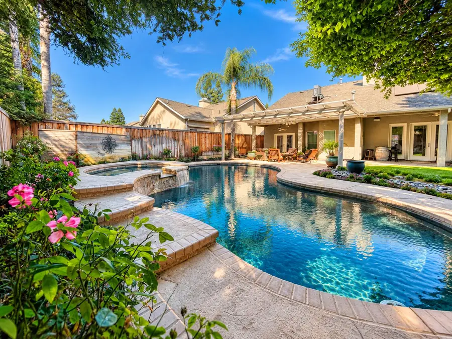 284 W Lester Avenue, Clovis, CA 93619 - #3
