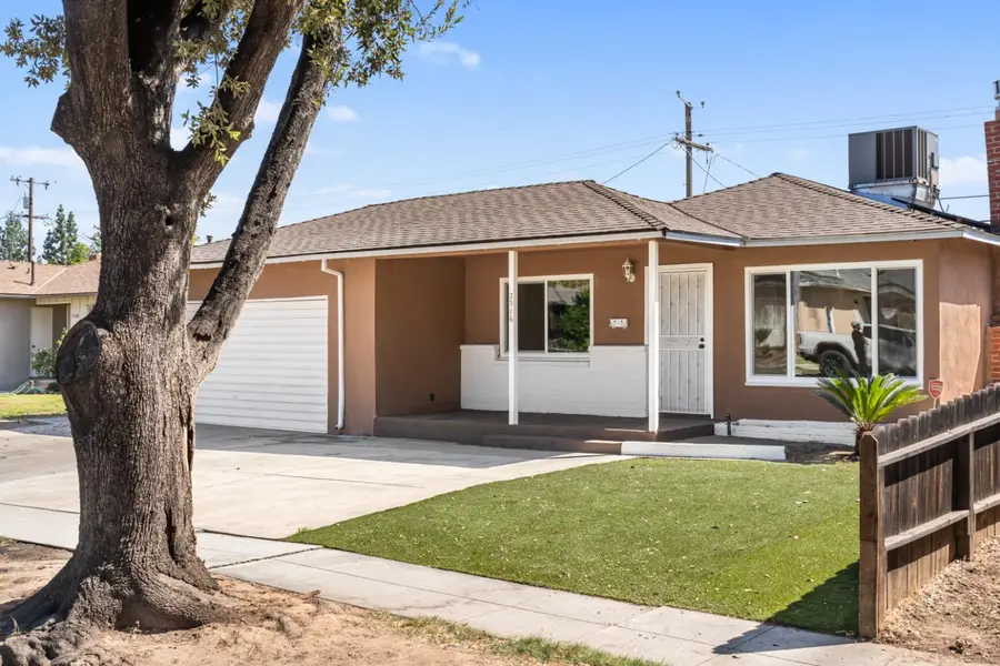 2316 E San Gabriel Avenue, Fresno, CA 93726 - #2