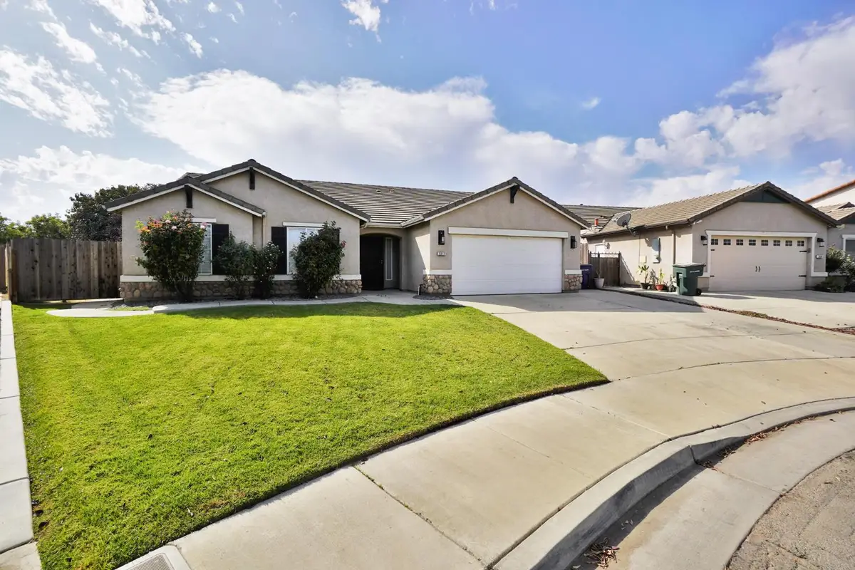 2017 W Queens Way, Hanford, CA 93230 - #1