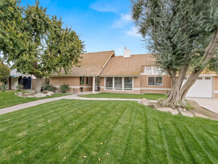 1691 S Bailey Avenue, Fresno, CA 93727 - #2