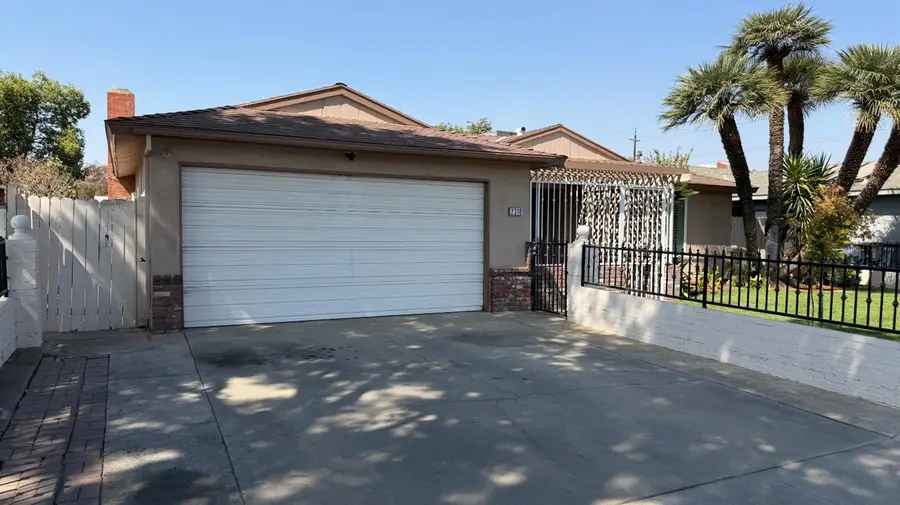 2310 S Meridian Avenue, Fresno, CA 93725 - #2