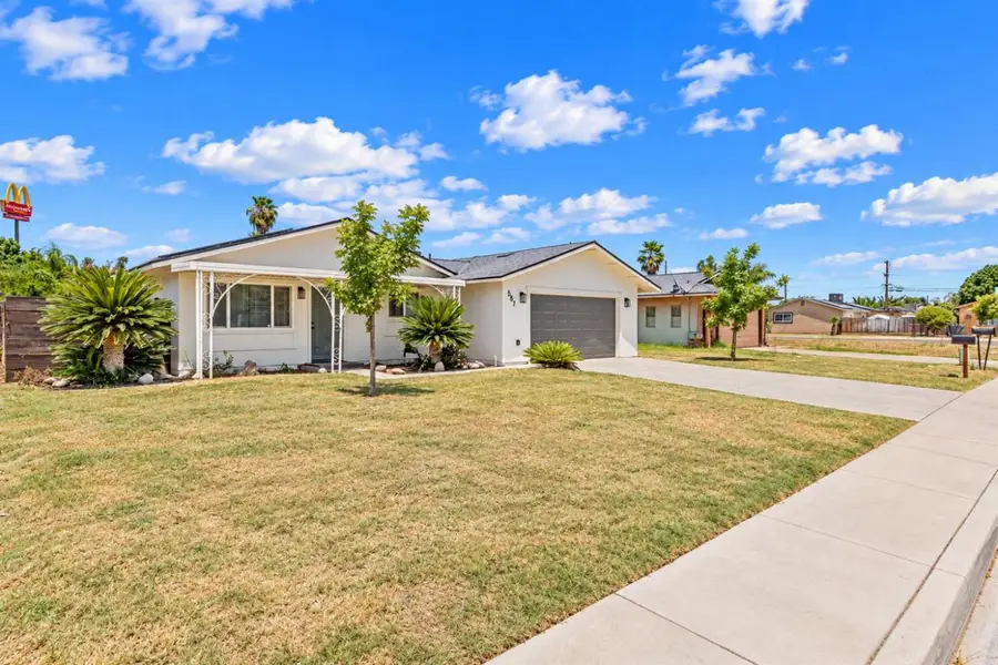 587 Sunset Street, Kingsburg, CA 93631 - #2