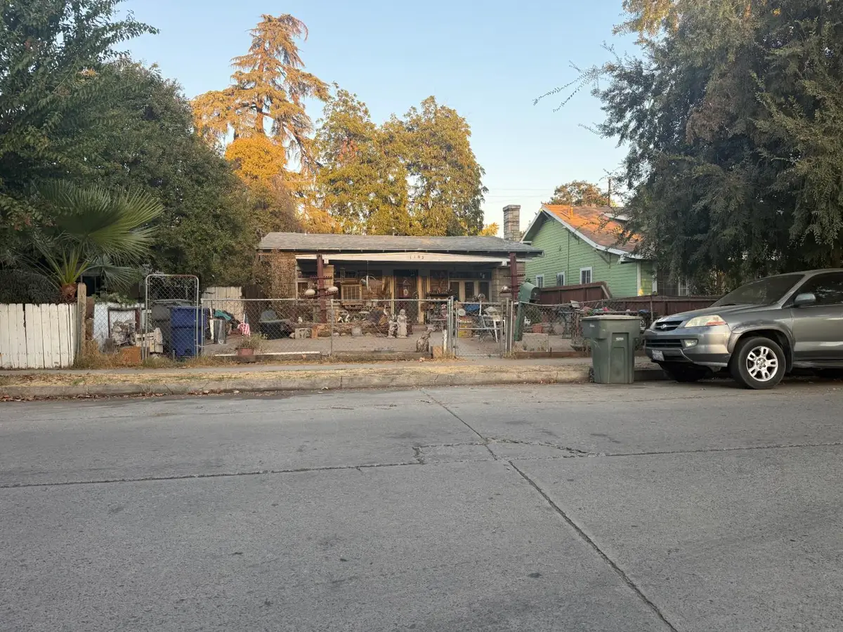 1102 N Roosevelt Avenue, Fresno, CA 93728 - #1