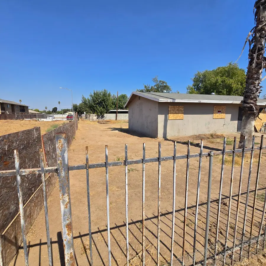 2642 W Garland Avenue, Fresno, CA 93705 - #2