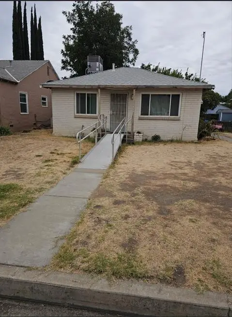 114 N J Street, Madera, CA 93637 - #1