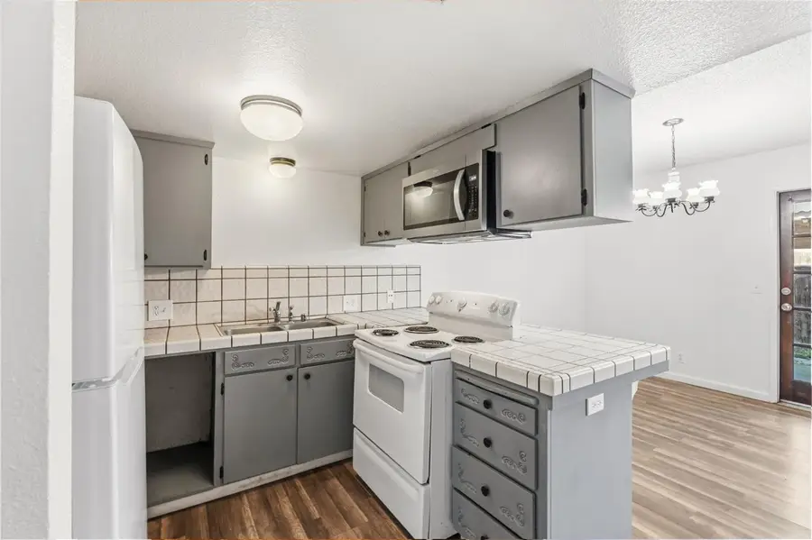 50 N 19th Avenue #A-F, Lemoore, CA 93245 - #3