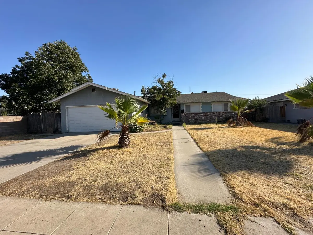 3046 E Robinson Avenue, Fresno, CA 93726 - #1