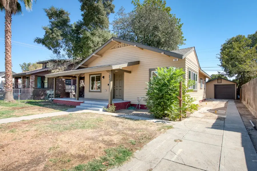 986 N Wilson Avenue, Fresno, CA 93728 - #2