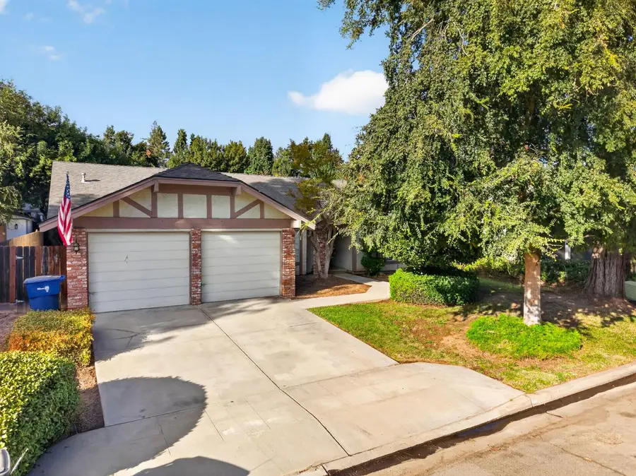1554 E Utah Avenue, Fresno, CA 93720 - #2