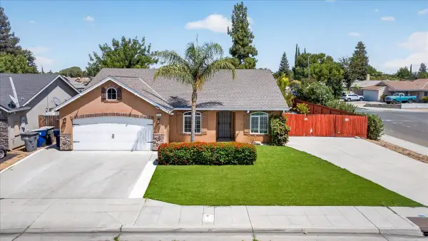 2526 N Antioch Avenue, Fresno, CA 93722