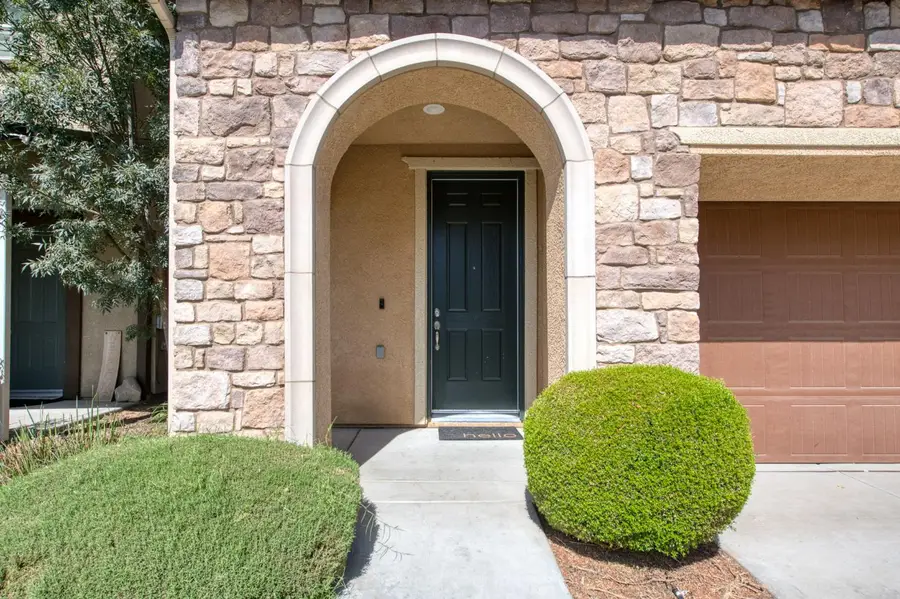 5438 W Santa Barbara Drive, Fresno, CA 93722 - #3
