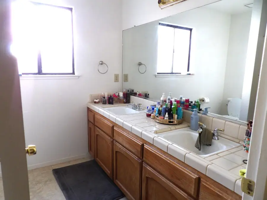 668 N Bundy Avenue, Clovis, CA 93611 - #3