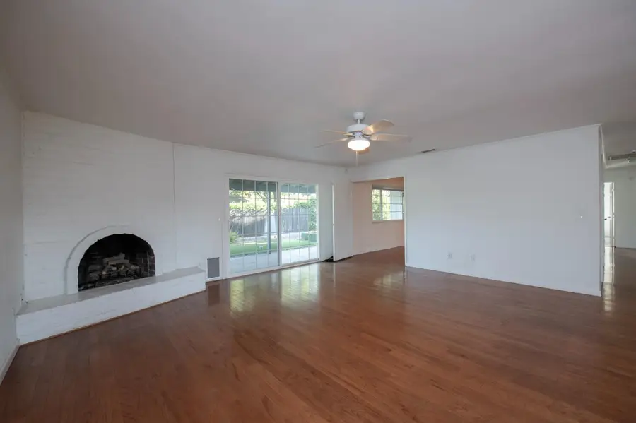 1248 W Mesa Avenue, Fresno, CA 93711 - #3
