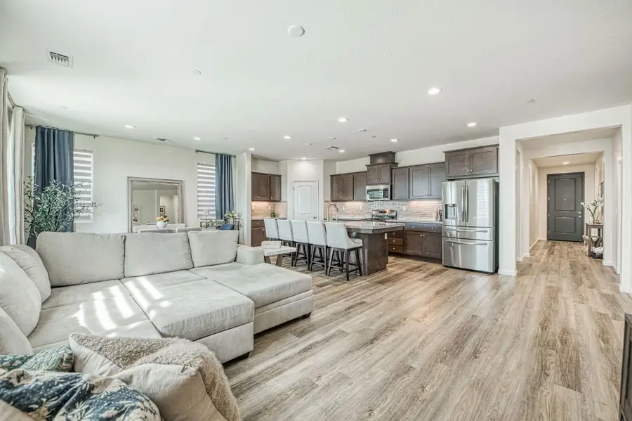 720 S Kandarian Avenue, Fowler, CA 93625 - #2