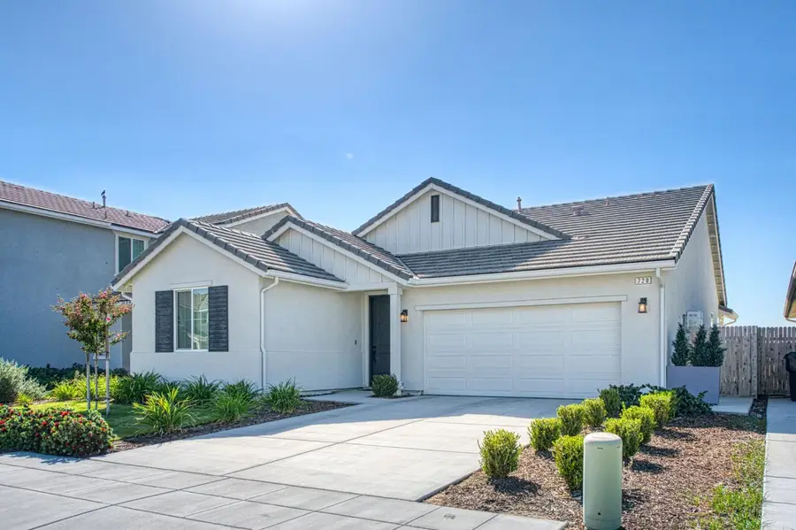 720 S Kandarian Avenue, Fowler, CA 93625 - #3