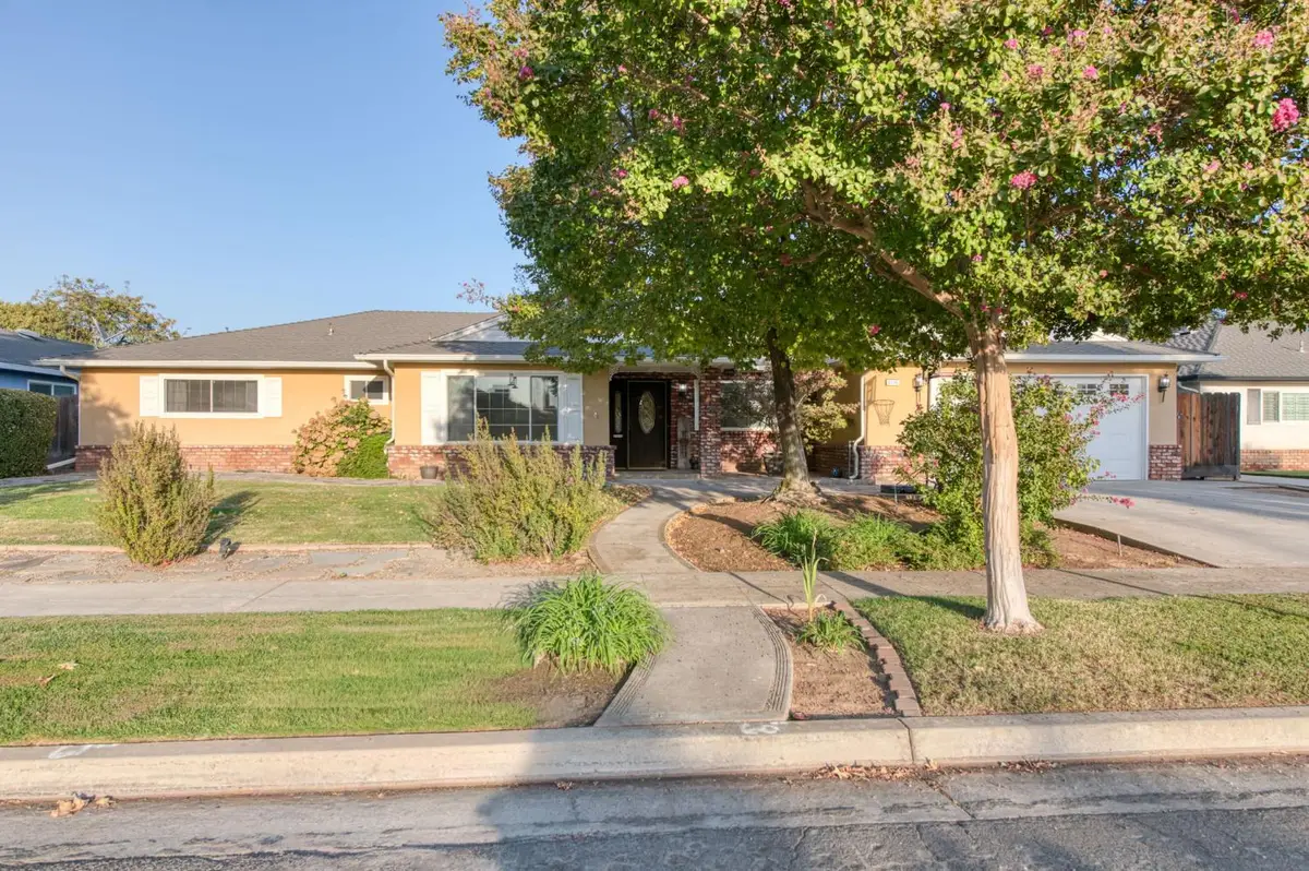 6736 N Thorne Avenue, Fresno, CA 93711 - #1