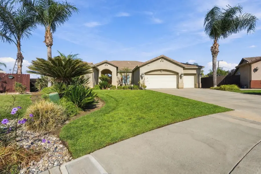 1514 W Claridge Court, Hanford, CA 93230 - #3