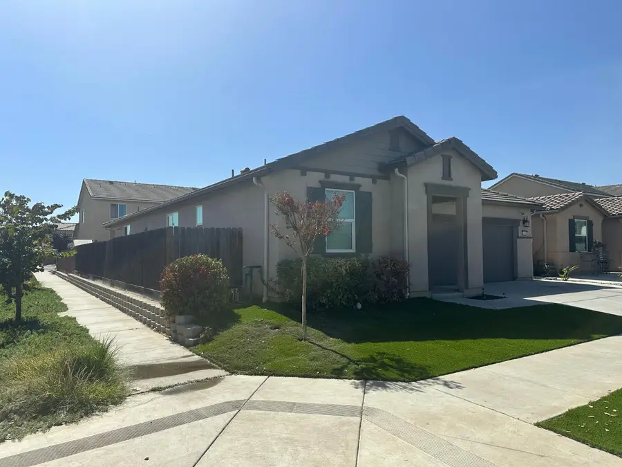 14167 Middleton Avenue, Kerman, CA 93630 - #2