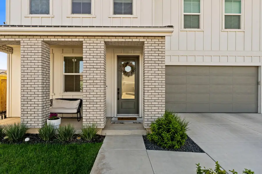 2212 N Argyle Avenue, Clovis, CA 93619 - #2