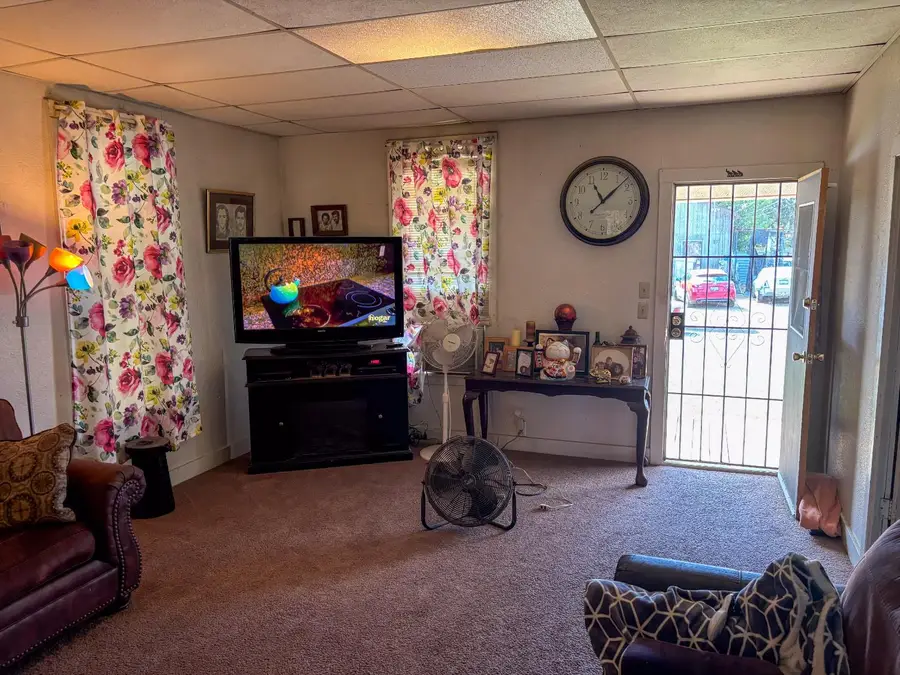 1093 E Academy Way, Dinuba, CA 93618 - #2