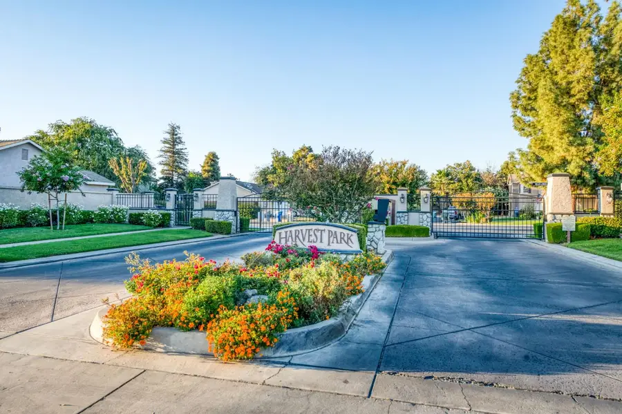 2481 S Applewood Lane, Fresno, CA 93725 - #2