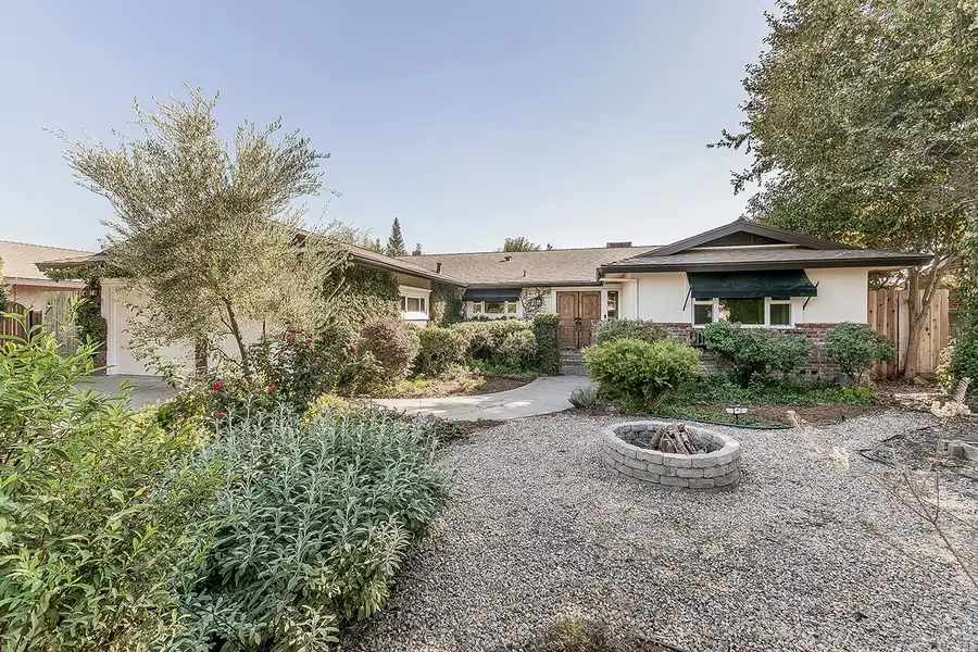 783 W Carpenter Avenue, Reedley, CA 93654 - #2