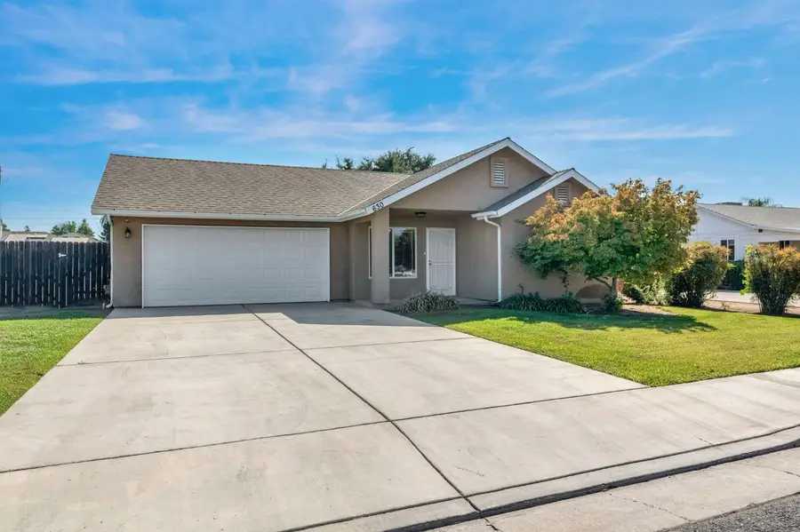 630 N Whitney Avenue, Dinuba, CA 93618 - #2