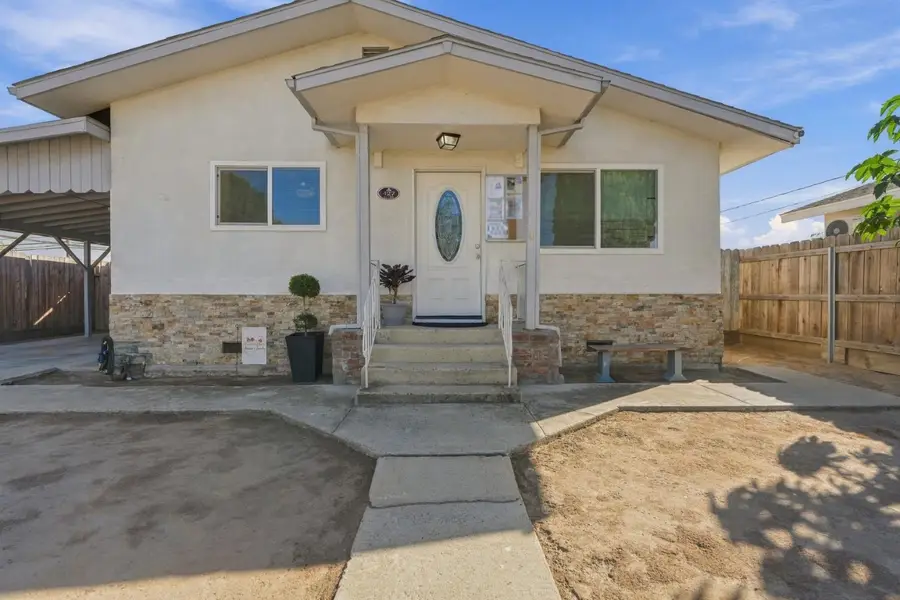 427 E 11th Street, Hanford, CA 93230 - #2