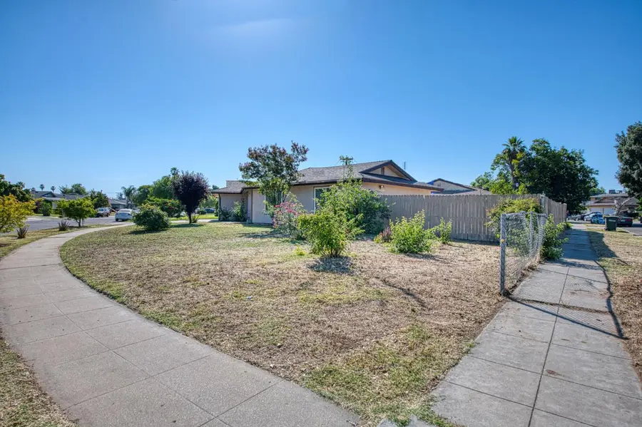 2335 W Cornell Avenue, Fresno, CA 93705 - #3
