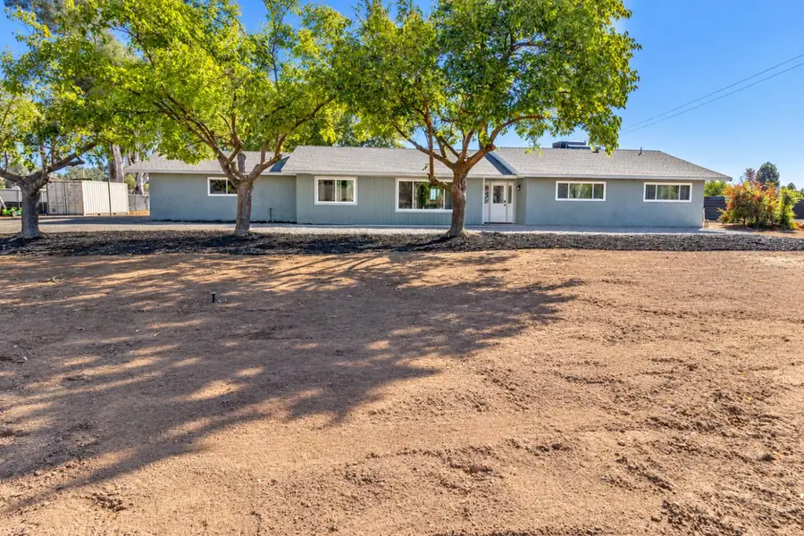 10858 N Armstrong Avenue, Clovis, CA 93619 - #2