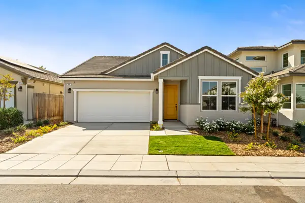 958 Ponderosa Way W, Madera, CA 93636