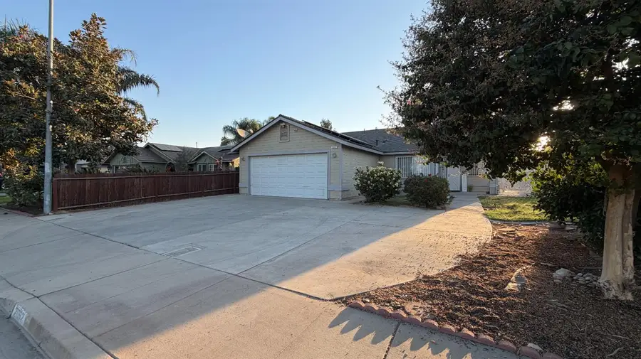 2092 Jasper Street, Selma, CA 93662 - #2