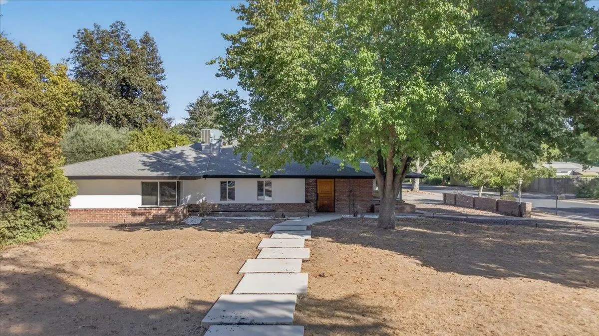 609 E Hampton Way, Fresno, CA 93704 - #1