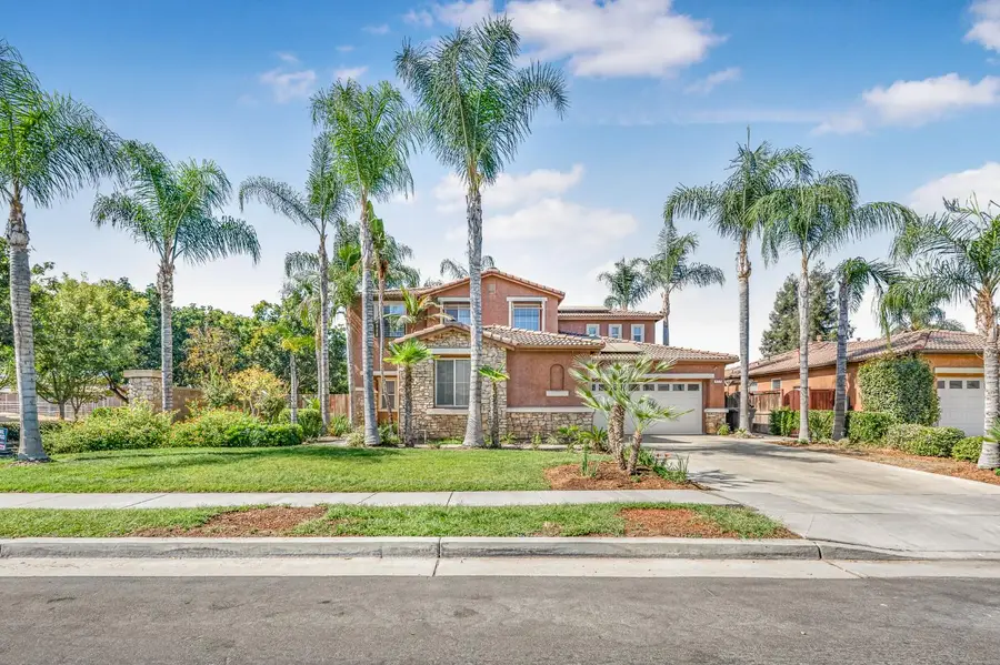 877 Lily Avenue, Sanger, CA 93657 - #2