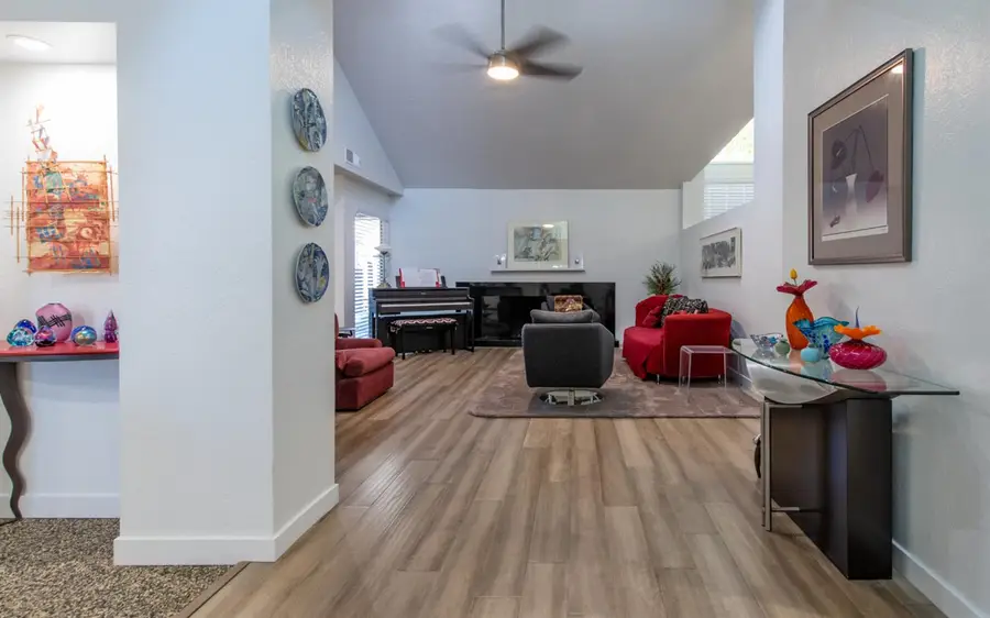 2095 W Barstow Avenue, Fresno, CA 93711 - #2