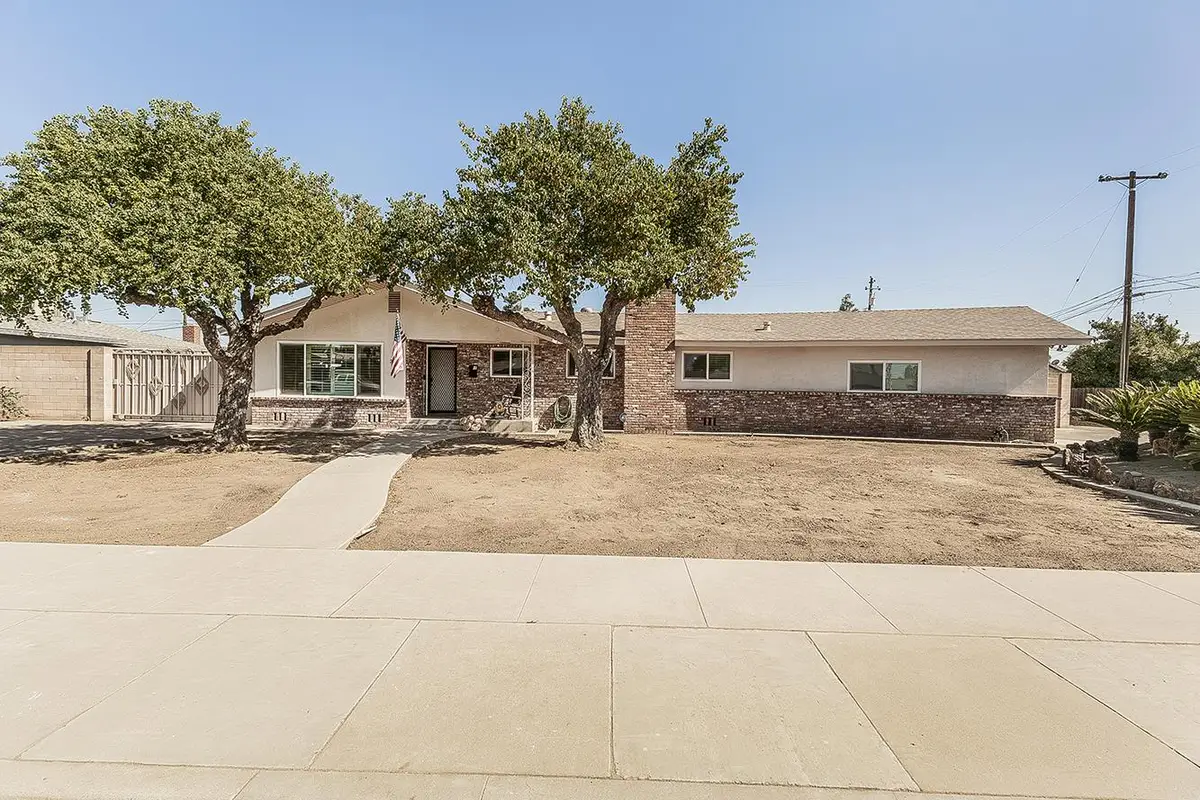 380 N Garden Drive, Dinuba, CA 93618 - #1