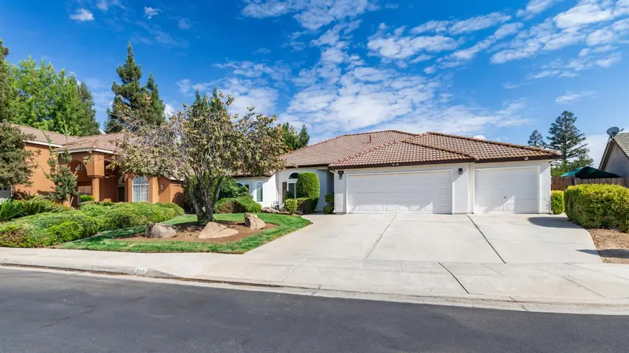 611 N Adler Avenue, Clovis, CA 93611 - #2