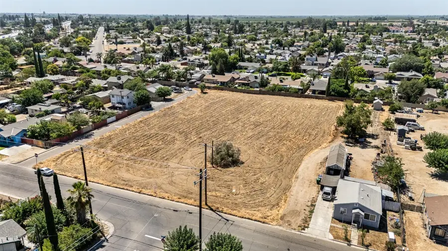 2595 Pine Street, Selma, CA 93662 - #2