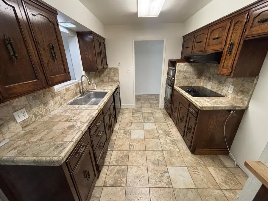 1621 W Holland N, Fresno, CA 93705 - #3