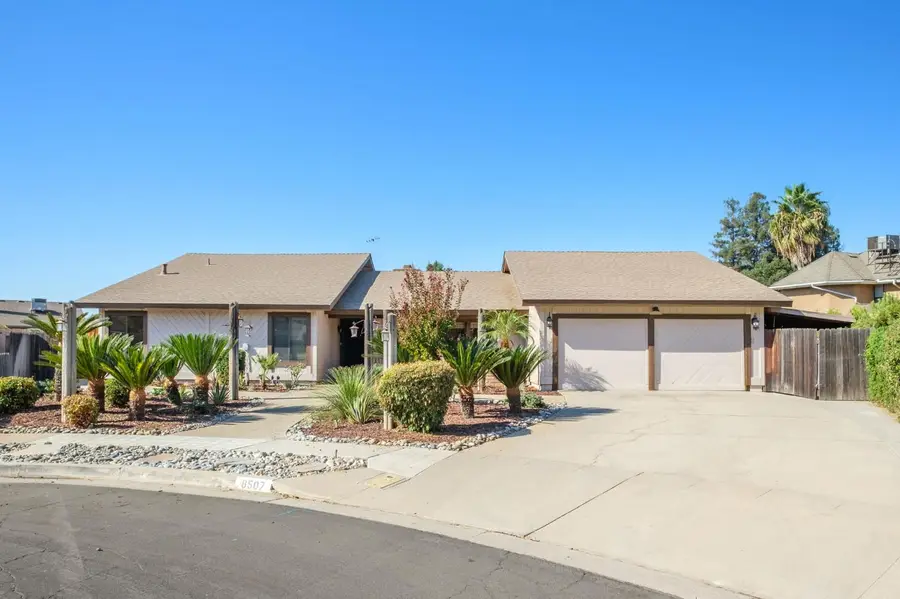 8507 N Akron Avenue, Fresno, CA 93720 - #2