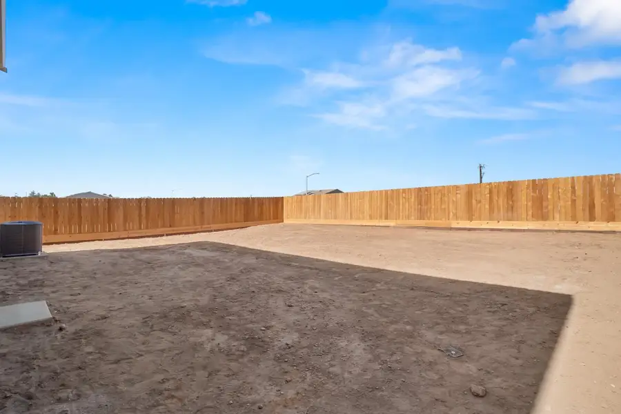 563 E Kennedy Street, Madera, CA 93638 - #2