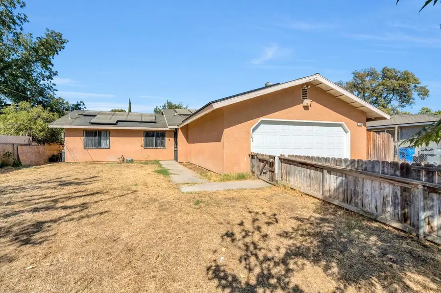 134 W Lorena Avenue, Fresno, CA 93706 - #3