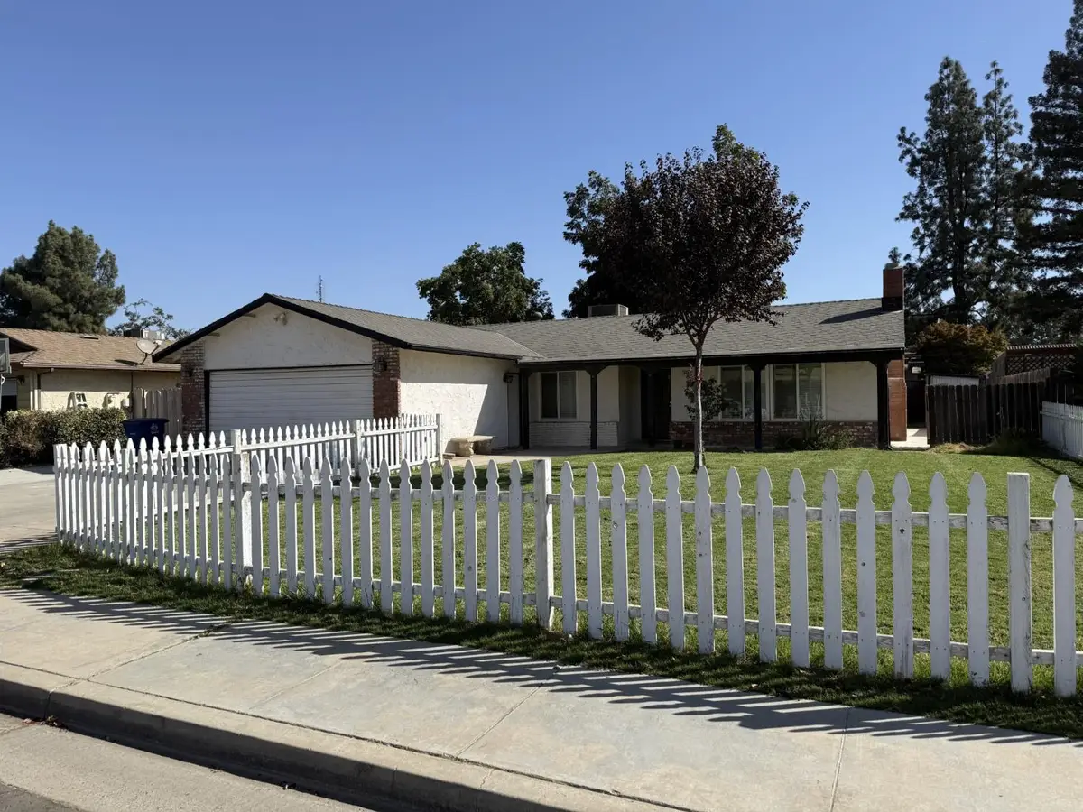 840 7th Avenue Drive, Kingsburg, CA 93631 - #1